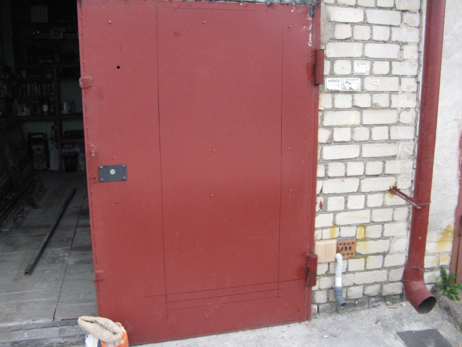 Врезание калитки в гаралные ворота