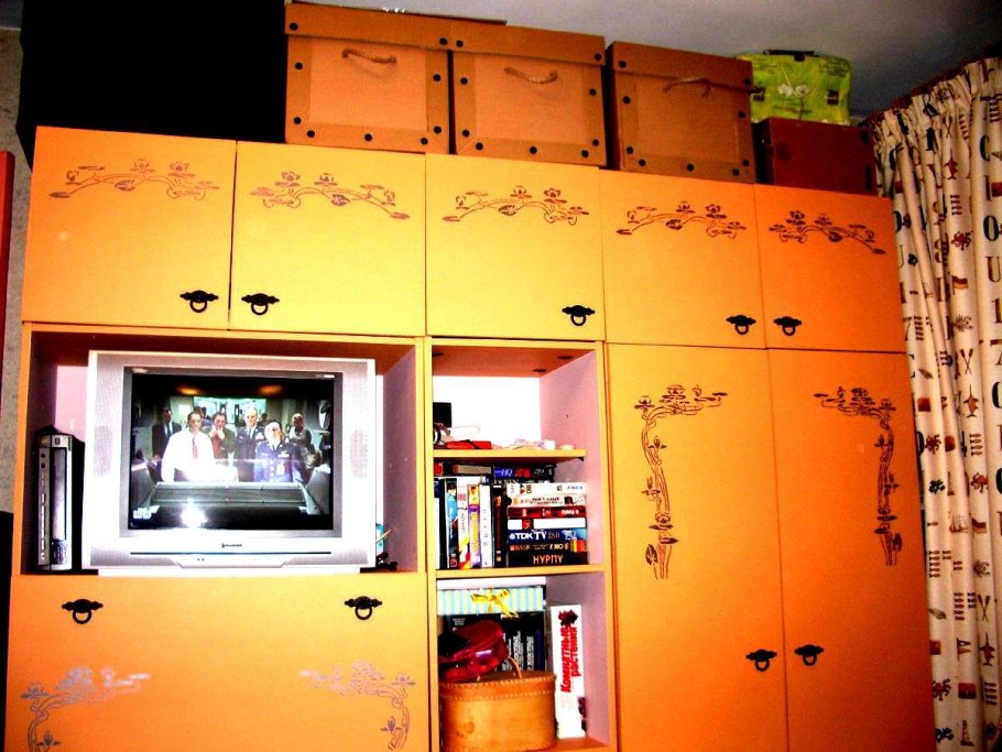 Обклеить советскую стенку