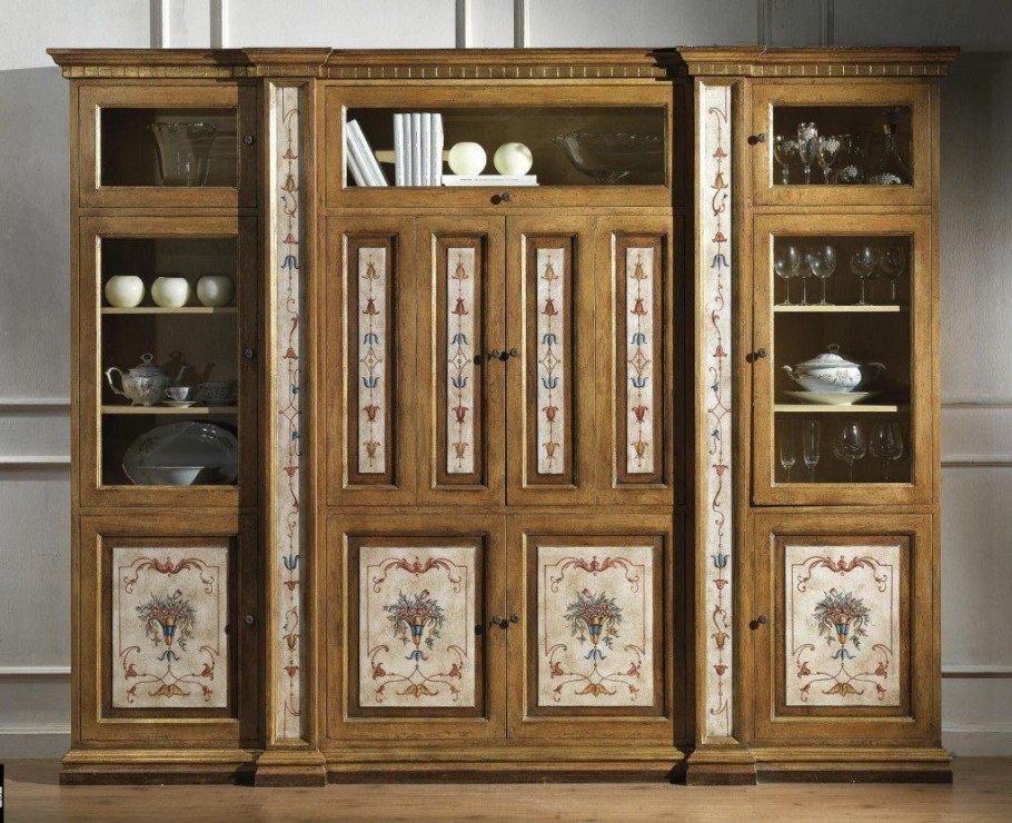 Старый шкаф