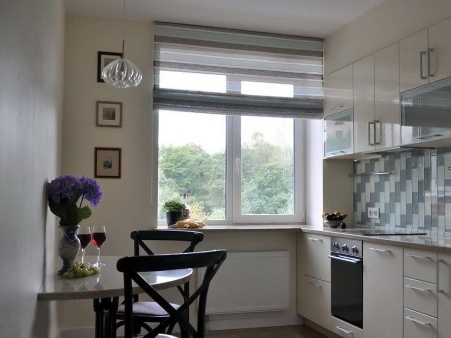 Планировка маленькой кухни с балконом