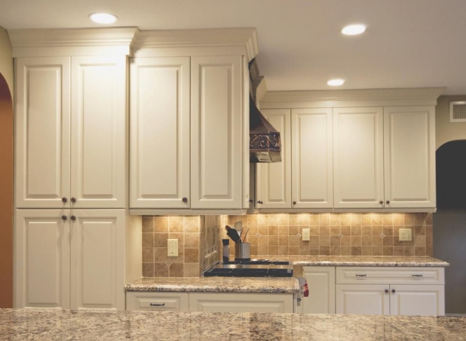 Кухня цвета слоновой кости