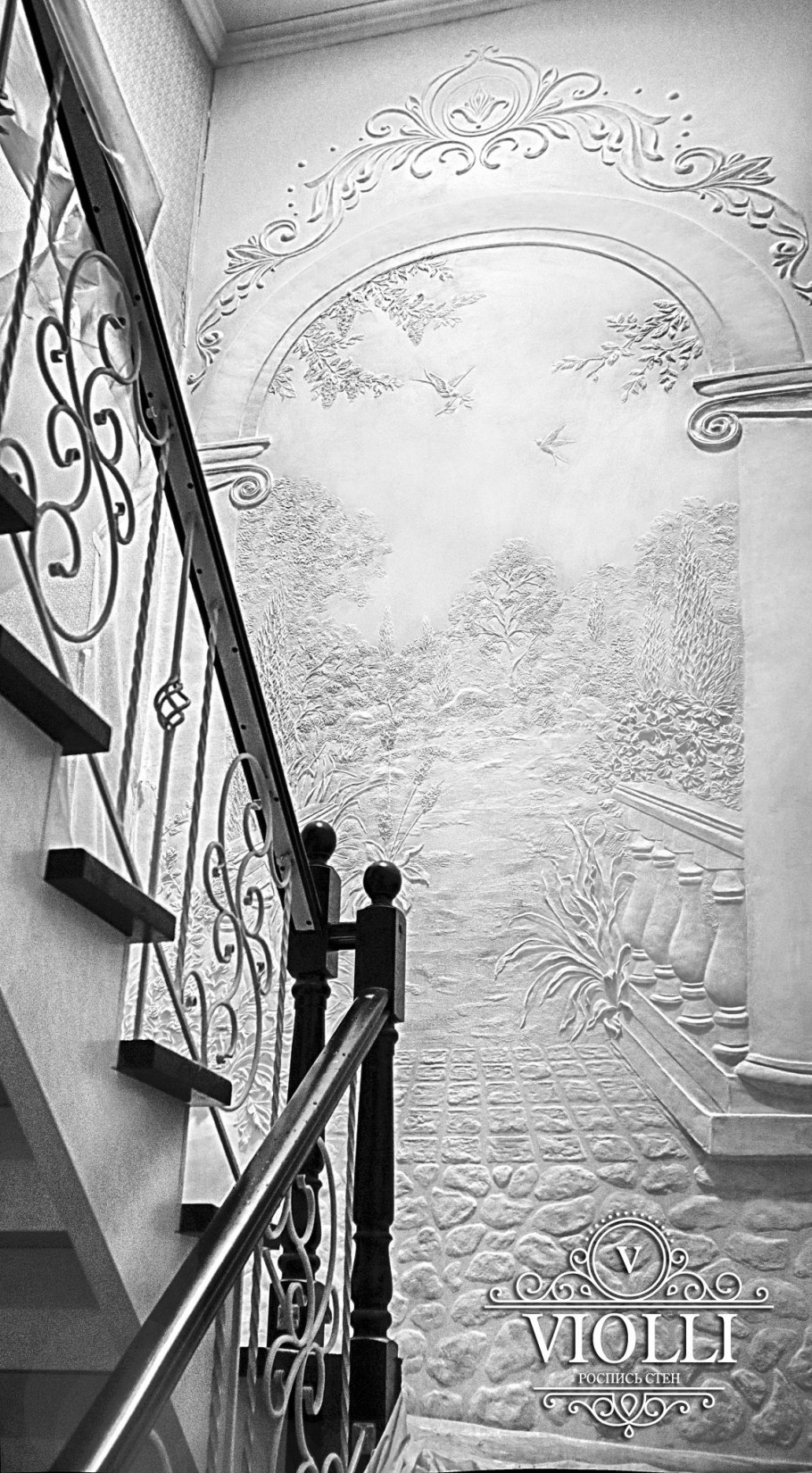 Роспись стен на лестнице