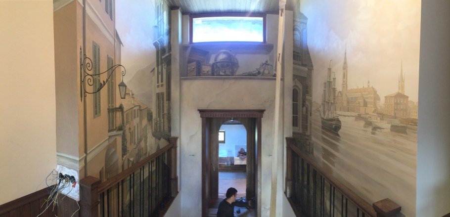 Фрески на лестничных пролетах