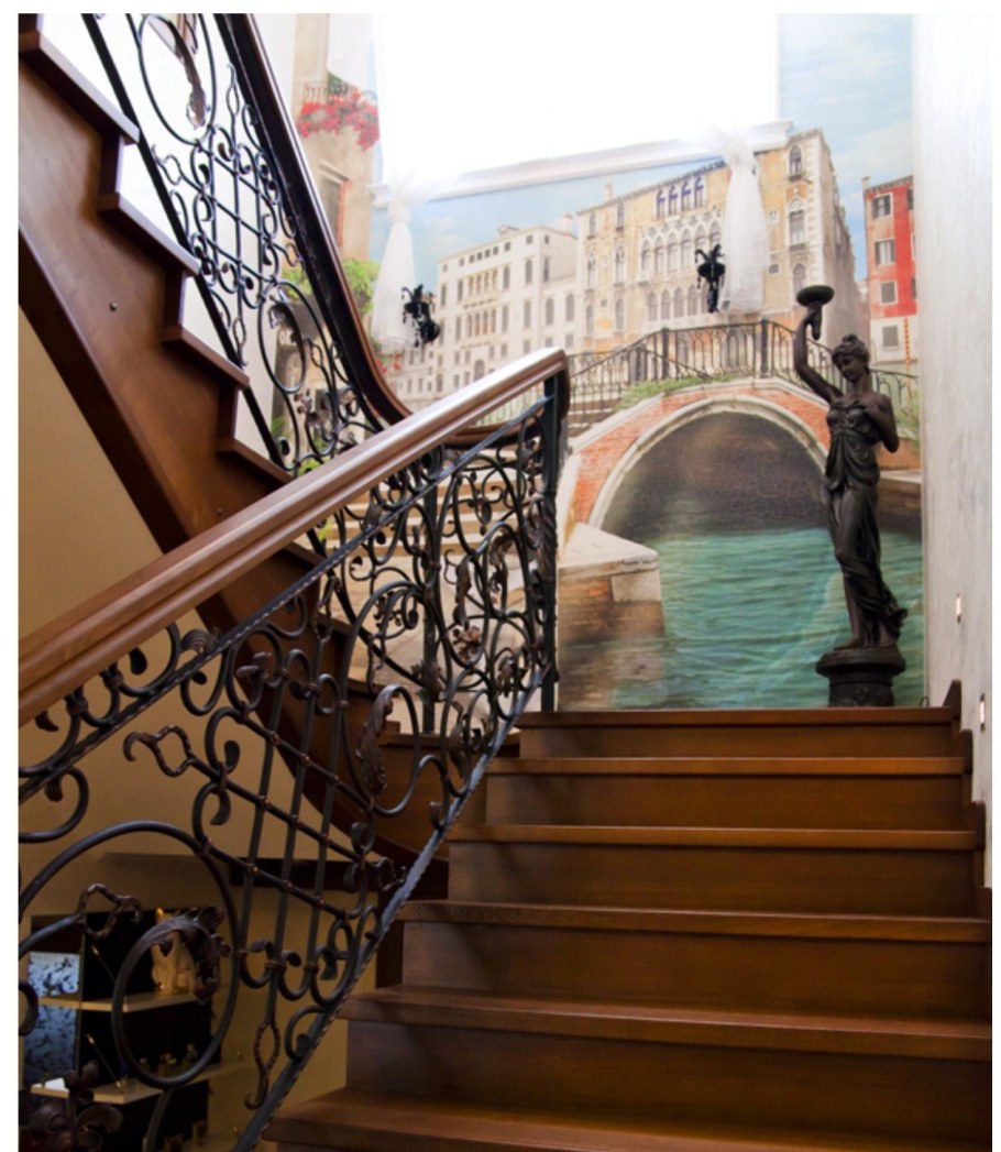 Фотообои на лестничный пролет