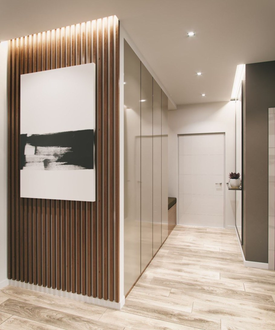 Прихожая с рейками на стене