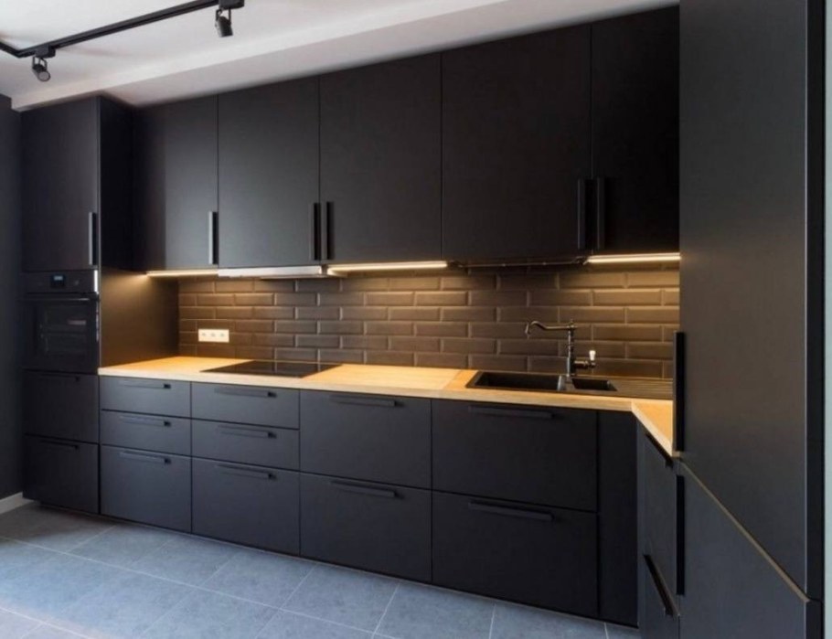 Черная матовая кухня