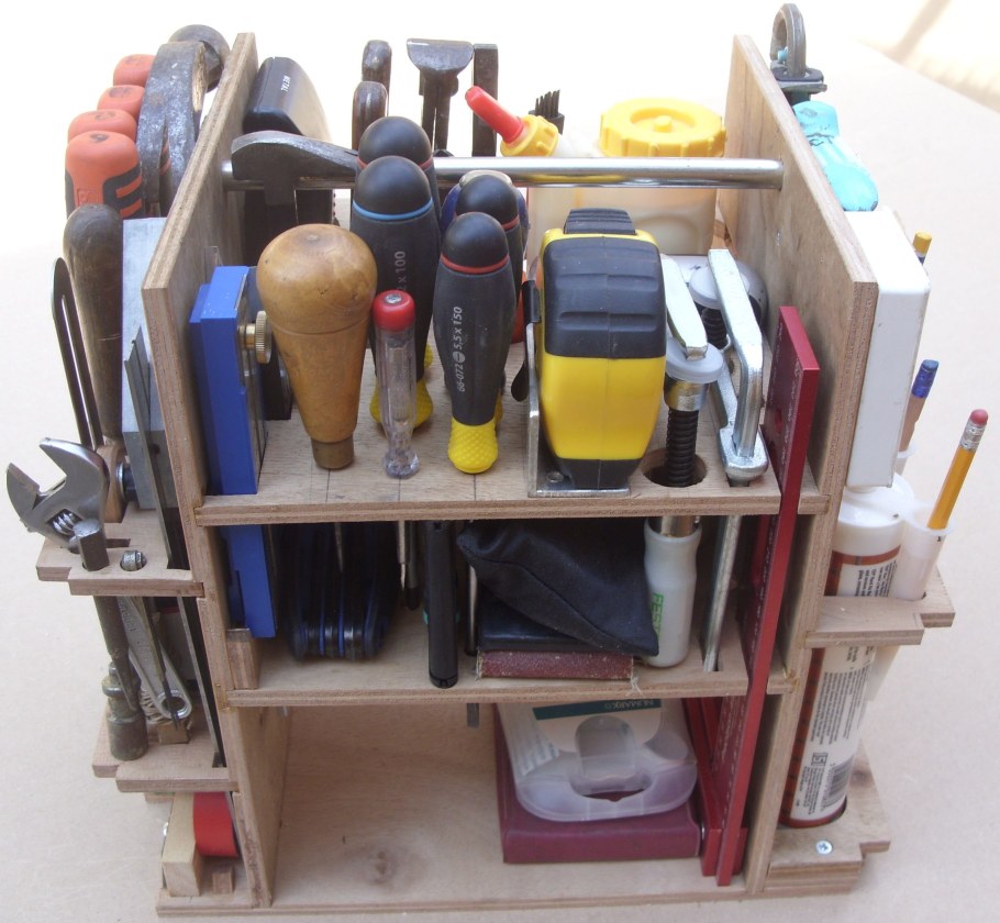 Органайзер для инструмента в гараже