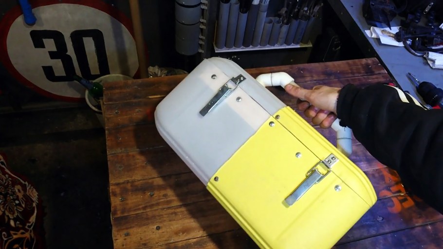 Зимний ящик для рыбалки из канистры