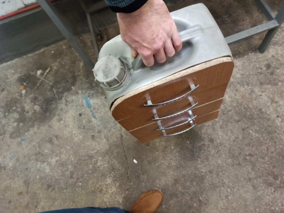 Самоделка из пластиковой 20л канистры