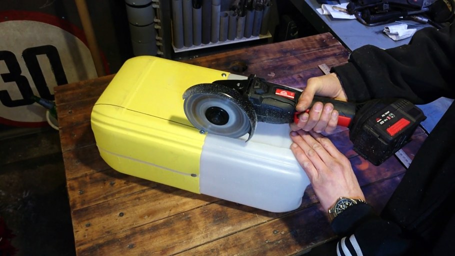 Разноска для инструмента из канистры