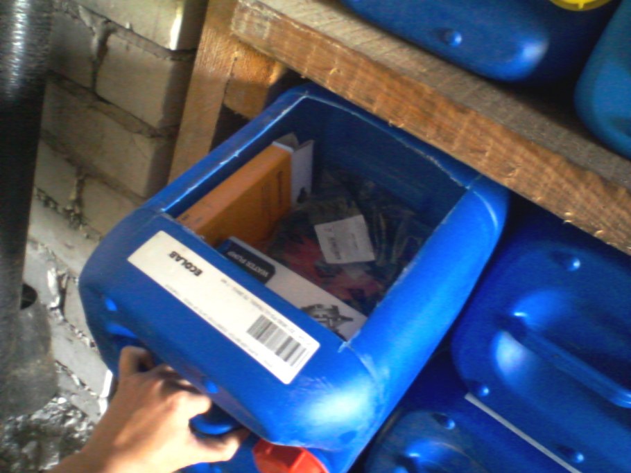 Ящик для мелочей из канистры