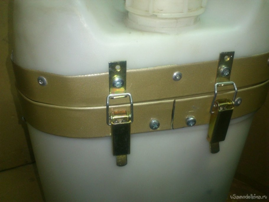 Ящик зимний рыболовный из канистры