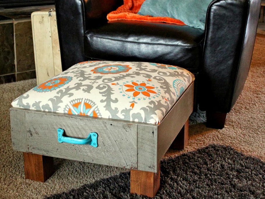 Пуфик из старого ящика