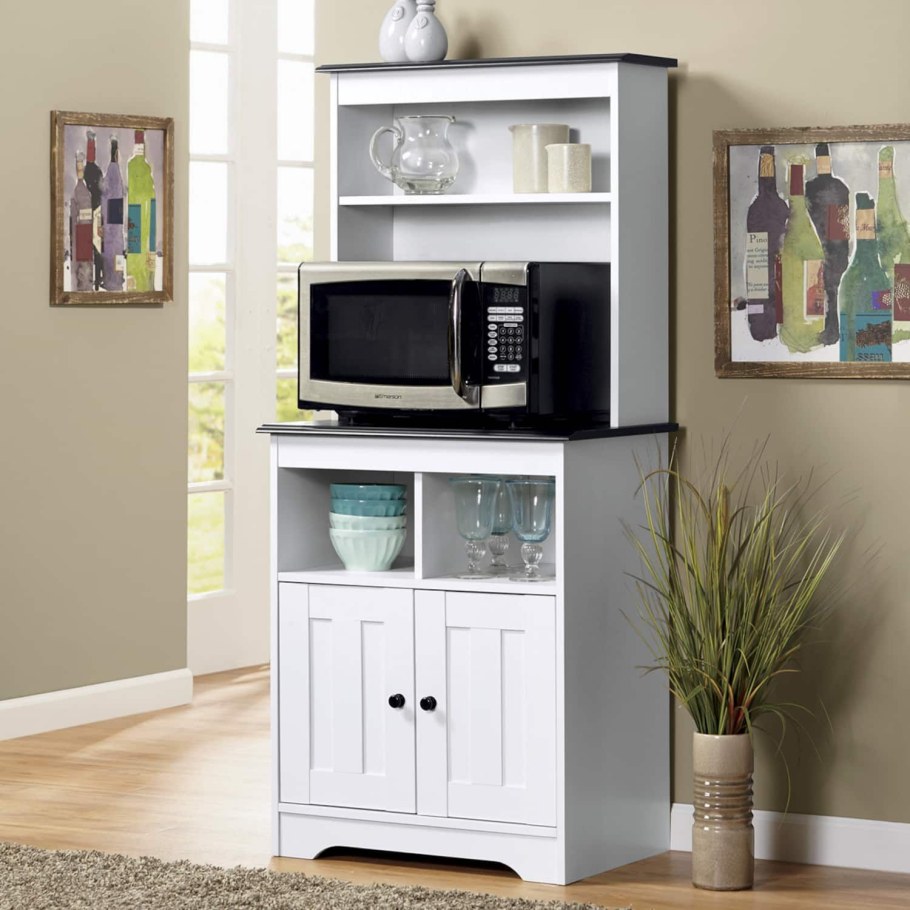 Шкаф для микроволновки на кухне