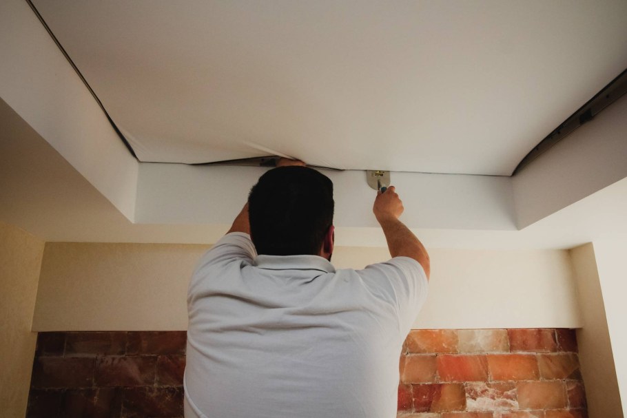 Натяжной потолок своими руками