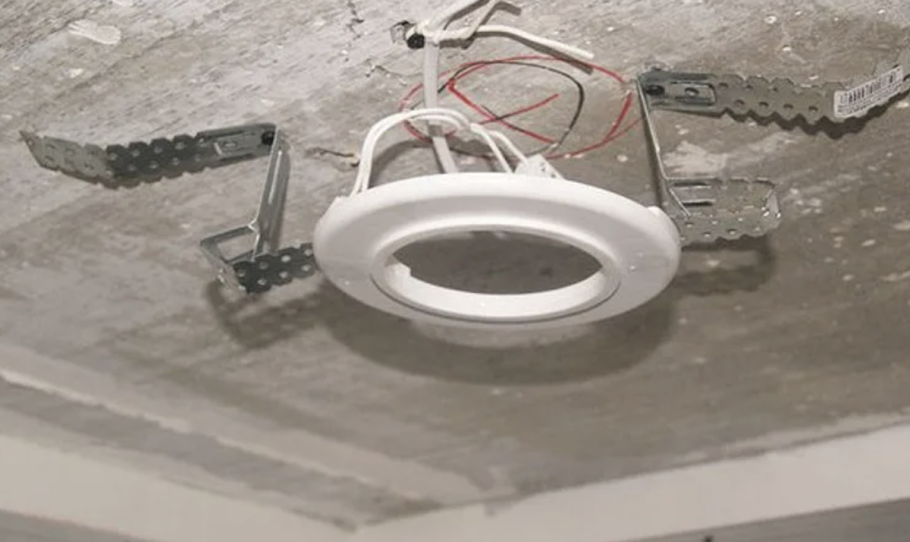 Закладная под светодиодные лампы для натяжного потолка gx53