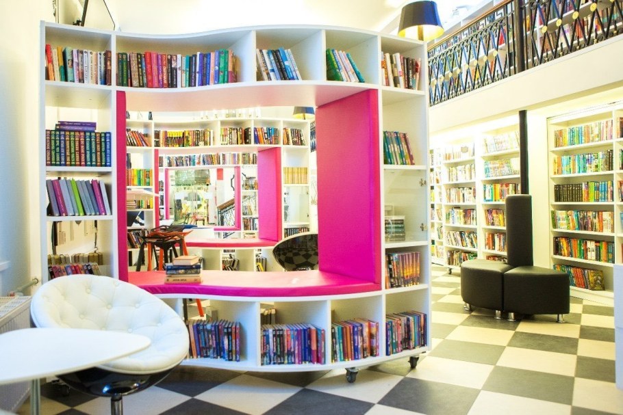 Интерьер современной библиотеки