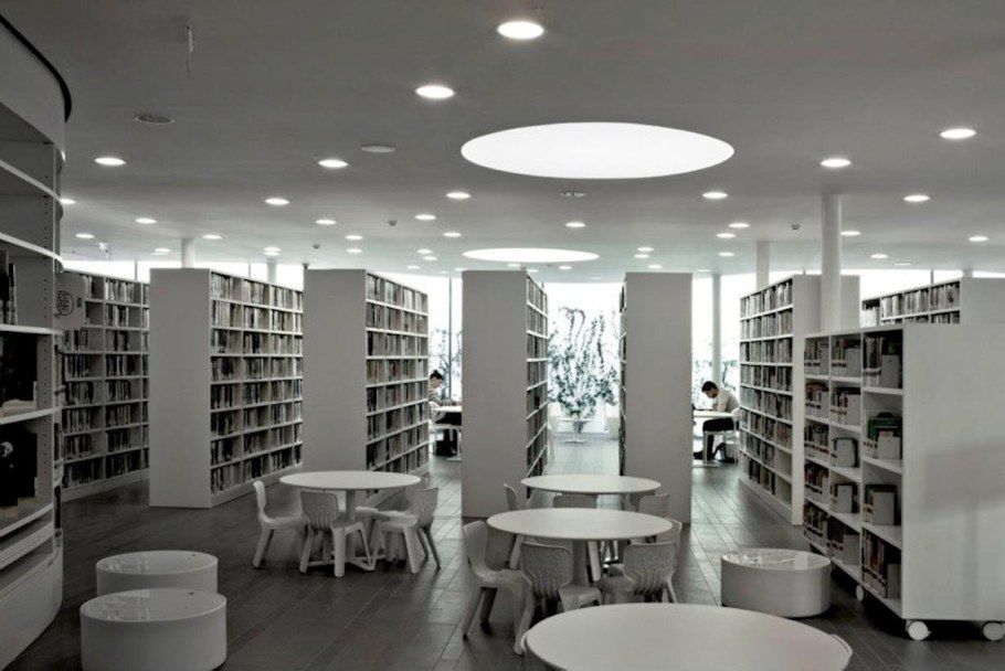 Интерьер современной библиотеки