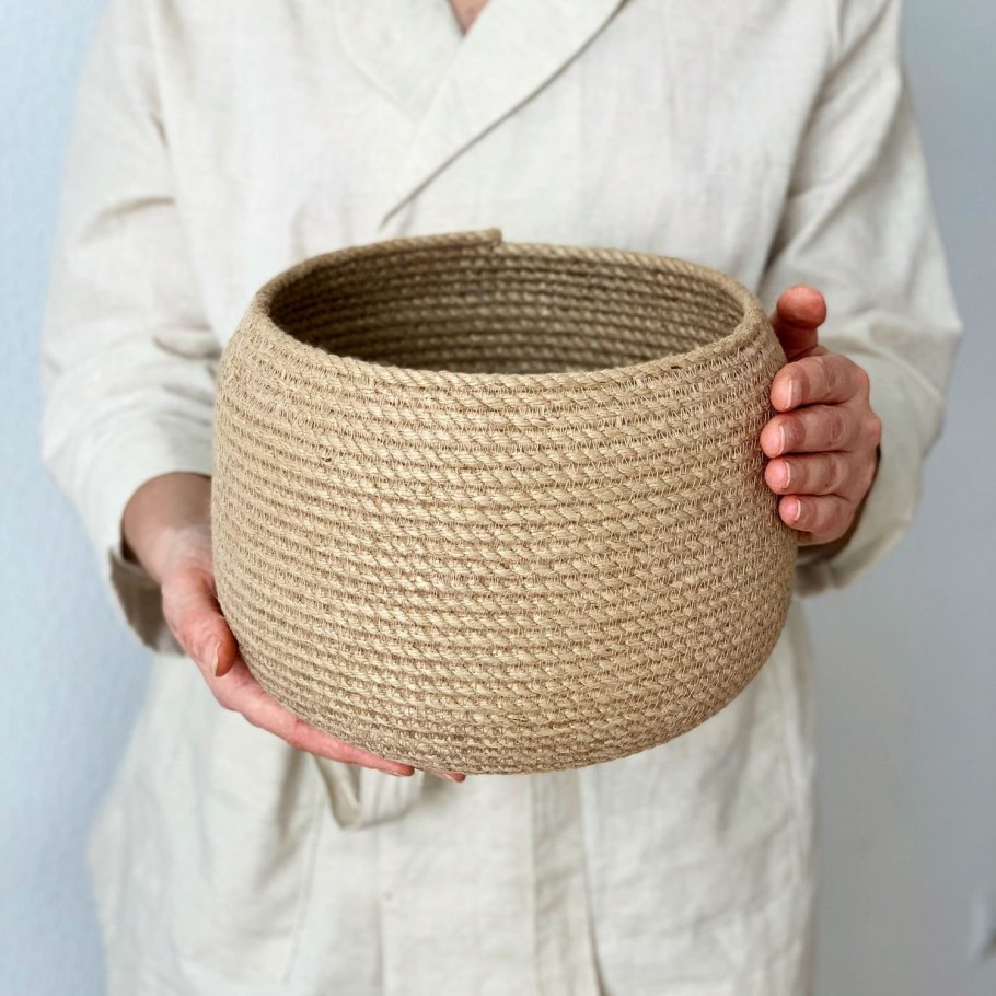 Плетеные корзины из джута