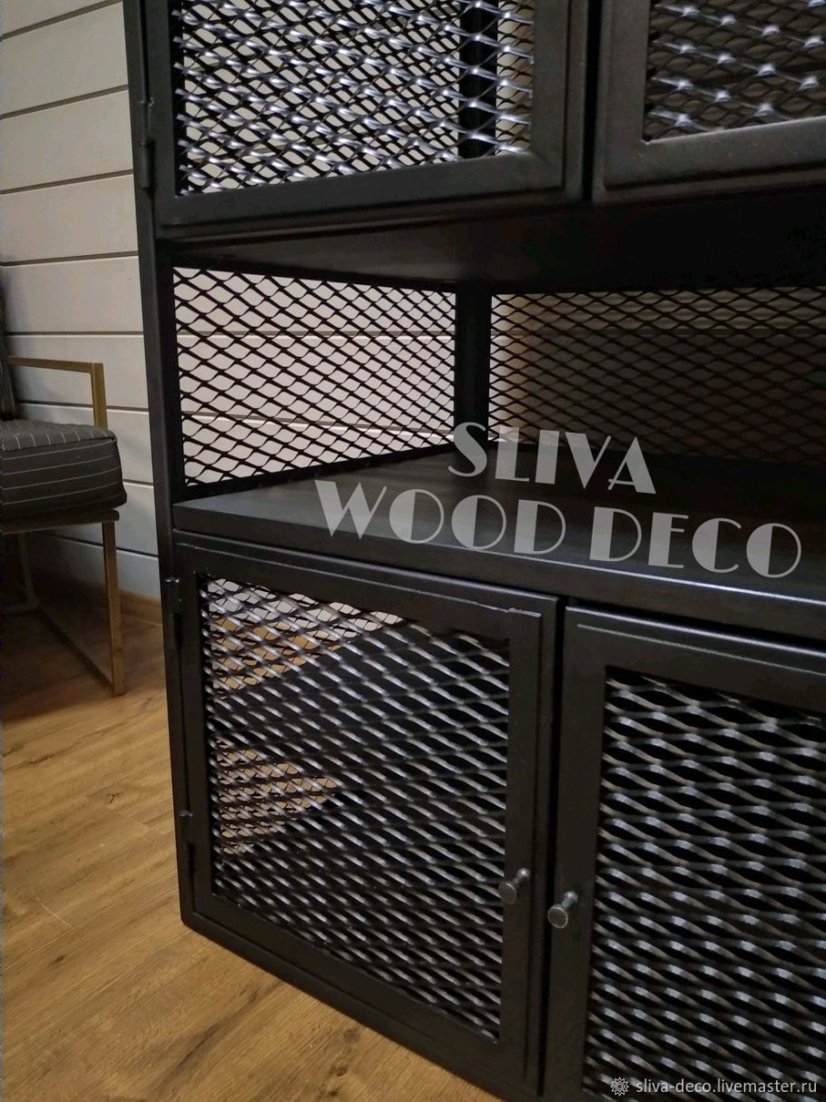 Металлический шкаф лофт с сеткой Grid