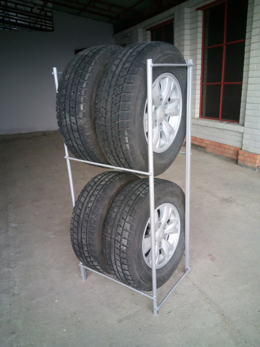 Стойка для колес в гараже