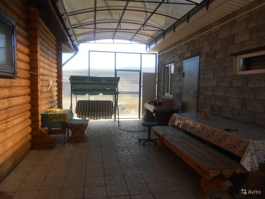 Крытый двор в деревенском доме