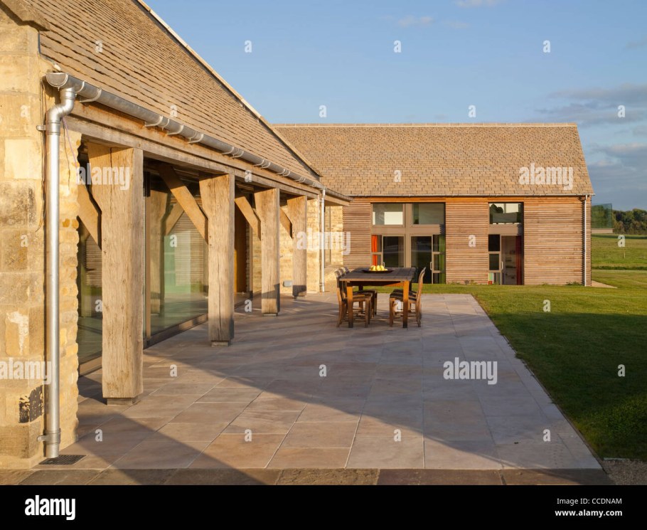 Крытый двор в деревенском доме