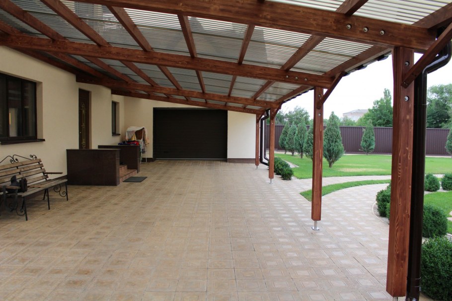 Крытый двор в частном дома