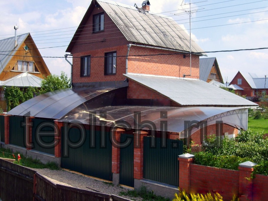 Навеа между гаражом и баней