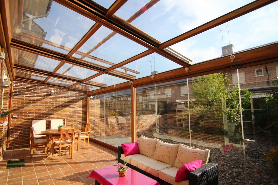 Двор под стеклом