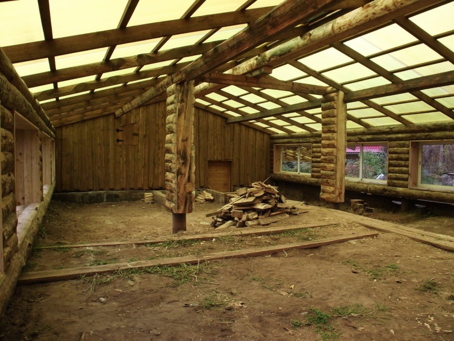 Сарай из бревен