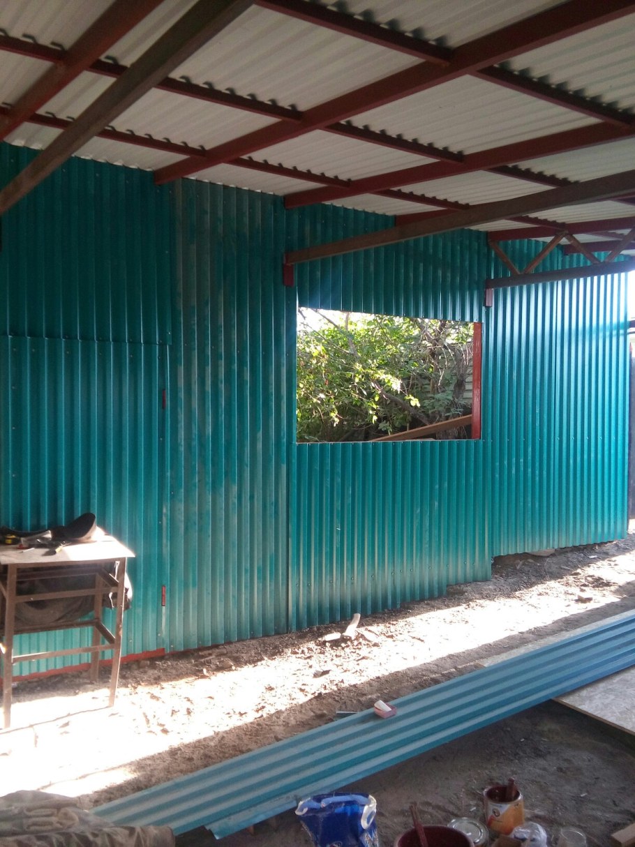 Крытый двор в частном доме своими