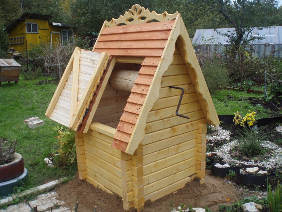 Колодезный домик из бруса