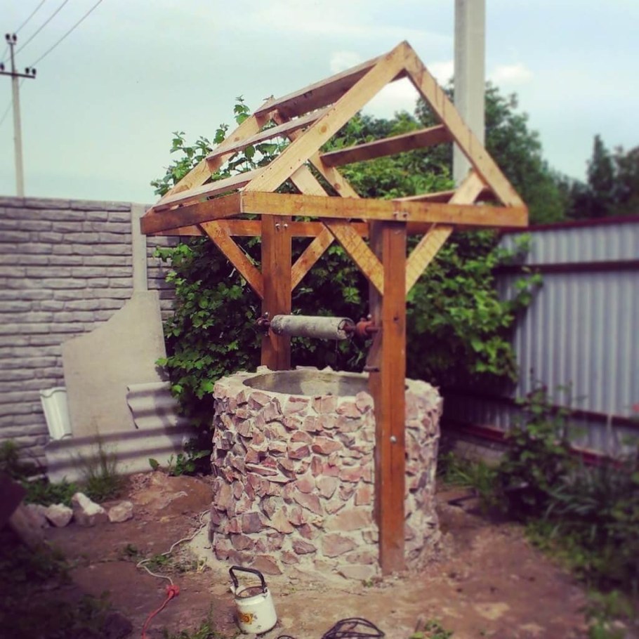 Декоративный домик для скважины