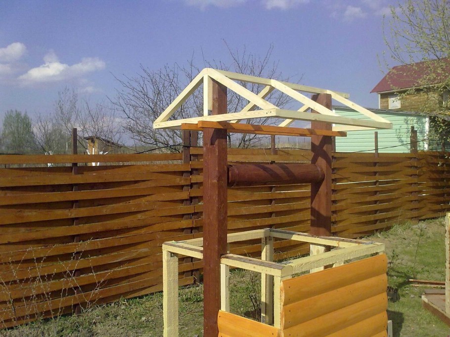 Навес над колодцем