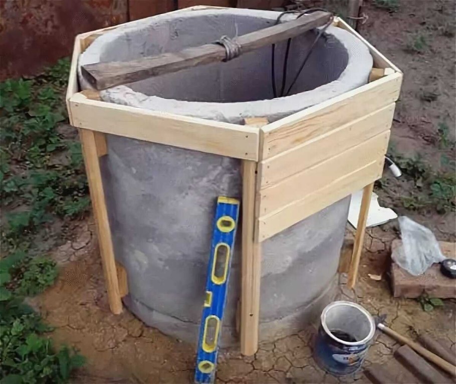 Отделка бетонного кольца колодца