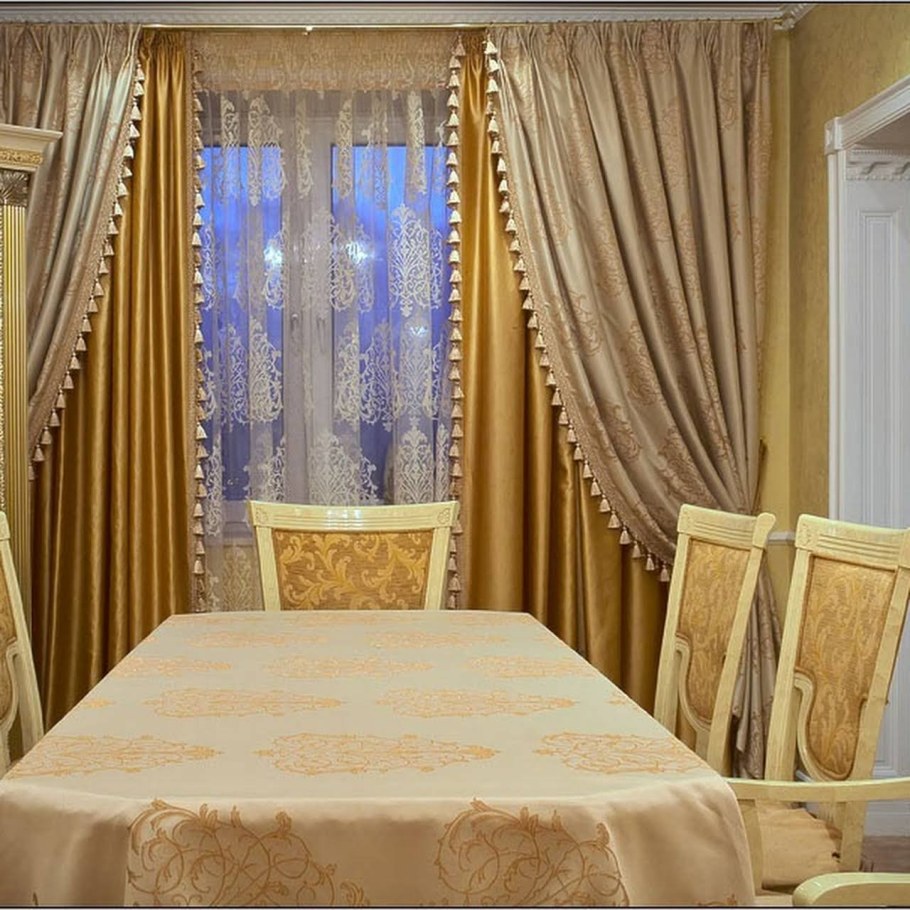 Золотые шторы в интерьере