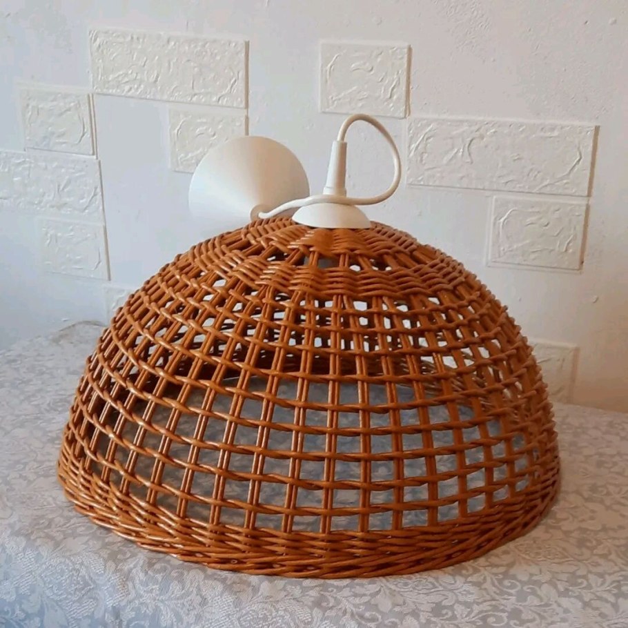 Плетеные абажуры в интерьере