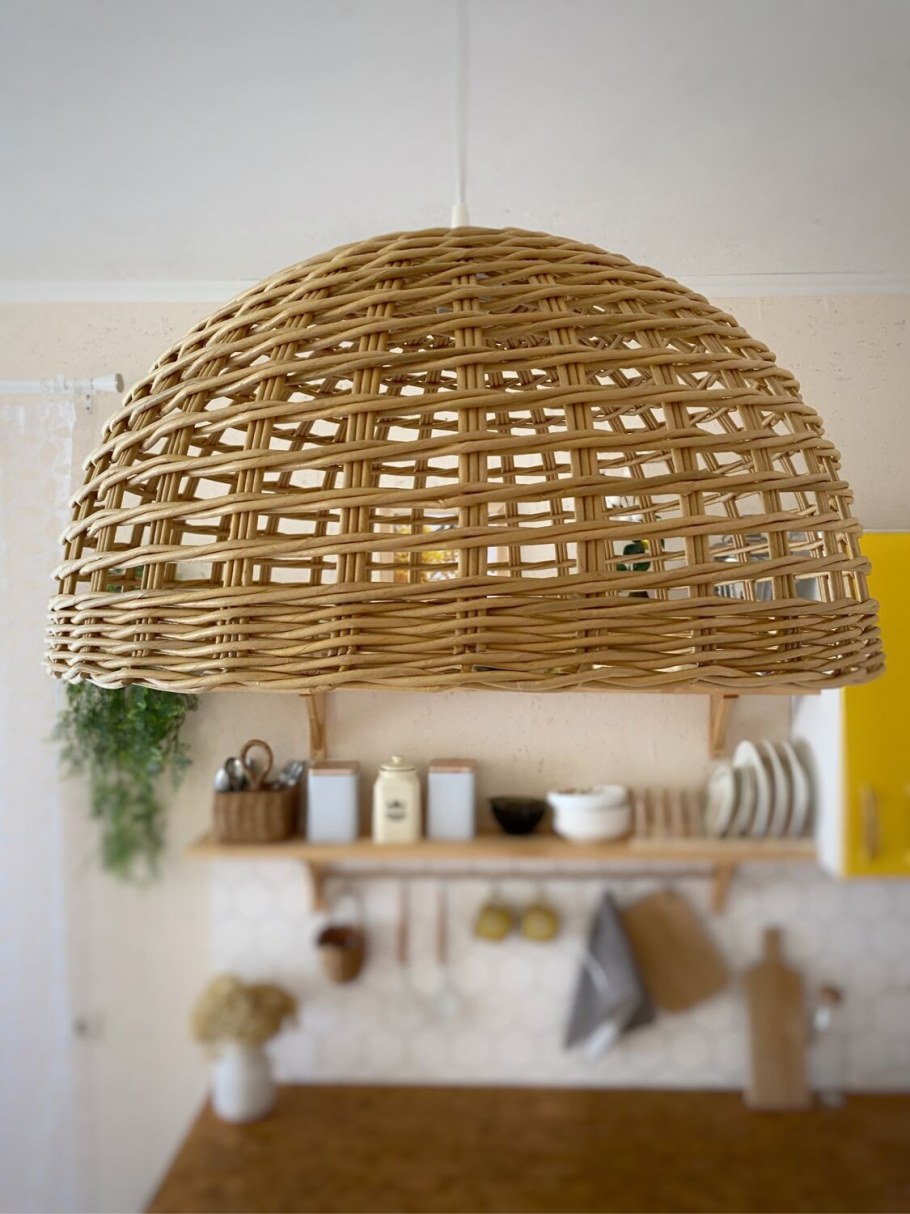 Плетеные абажуры в интерьере