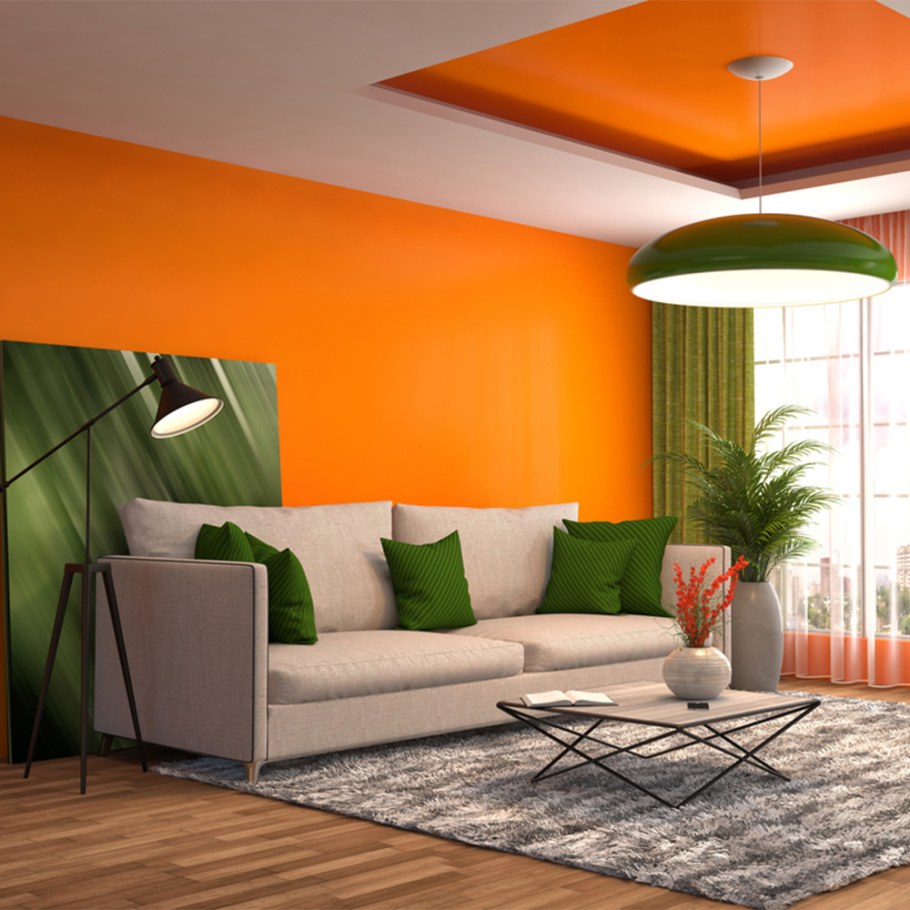 Комната с оранжевыми стенами