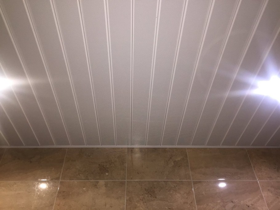 Реечный перфорированный потолок Албес