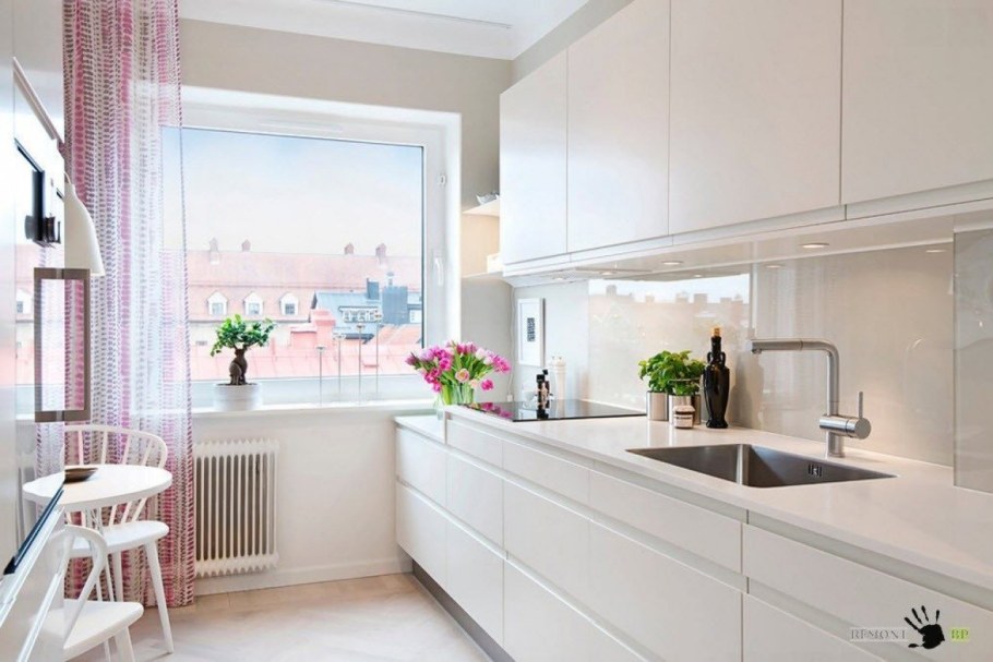 Кухня светлая современная