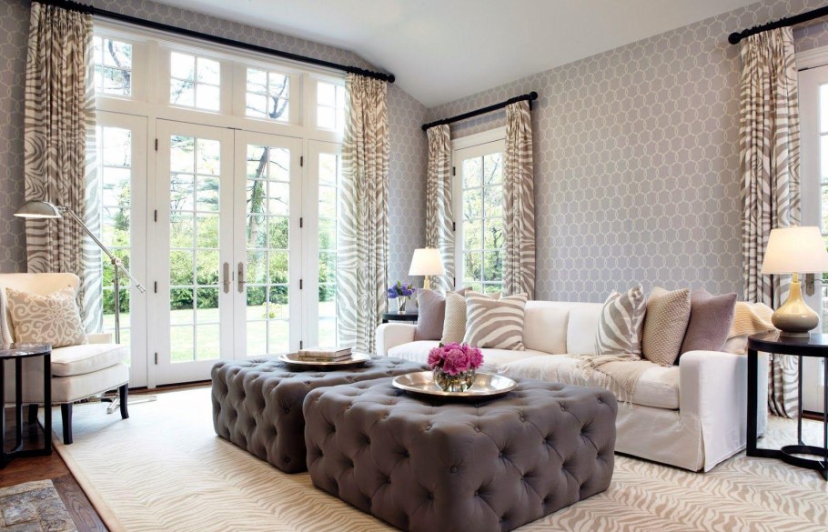 Светлые шторы в интерьере гостиной