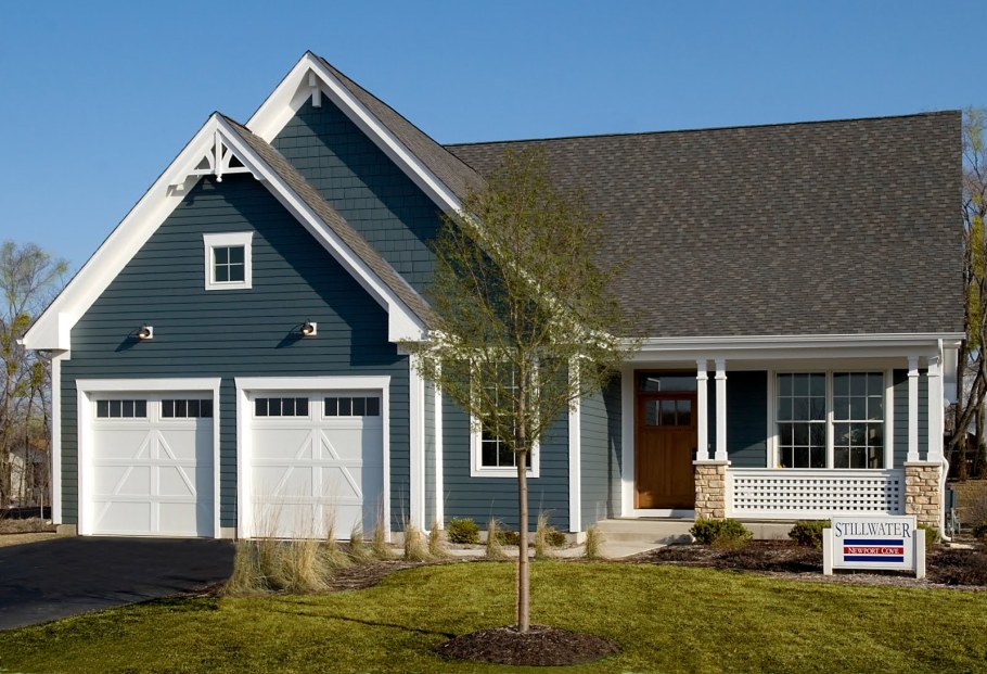 Серо голубой дом