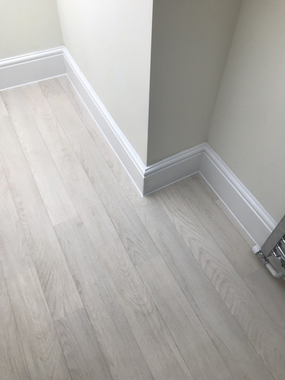 Плинтус напольный в цвет стен