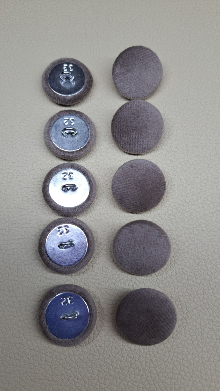 Мебельные пуговицы