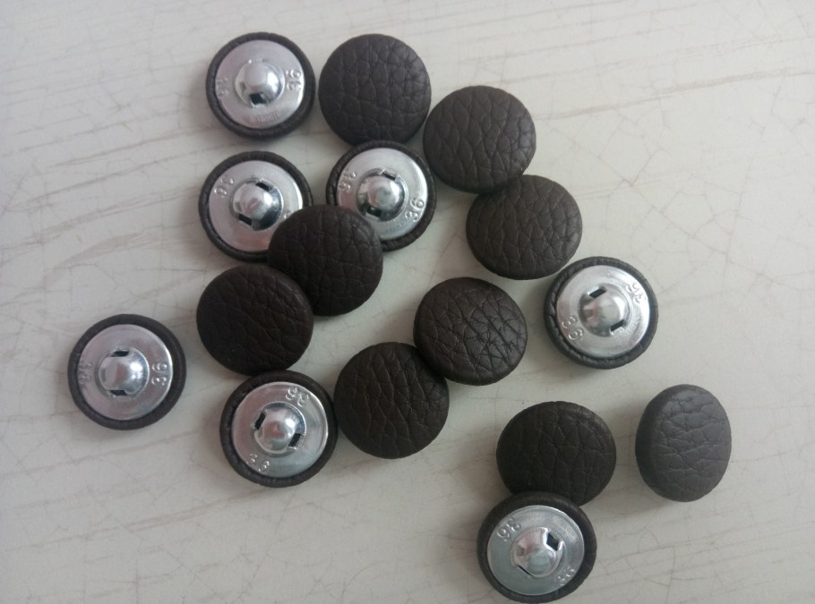 Утяжка пуговицами