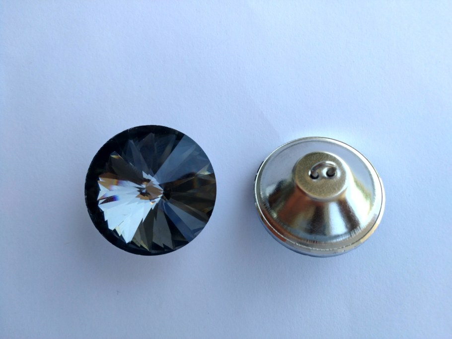 Мебельные пуговицы стразы