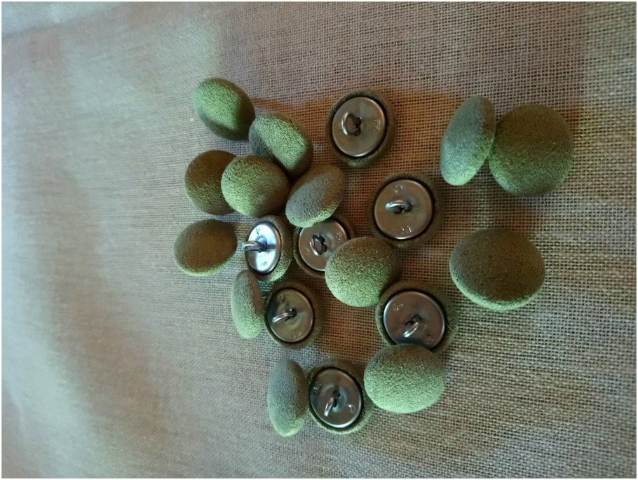 Мебельные пуговицы