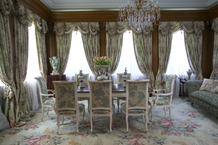 Шторы в викторианском стиле